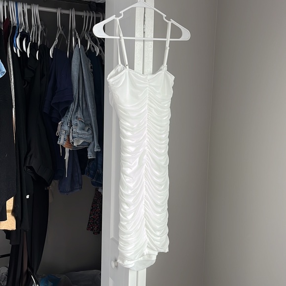 Amazon White Ruched Dress, NWOT - Picture 5 of 6